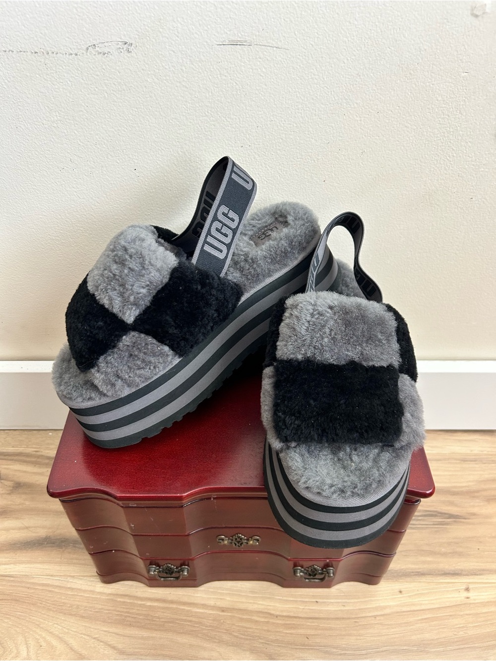 UGG Women’s Disco Checkered Slides Platform Sandals Black and Grey Size 7